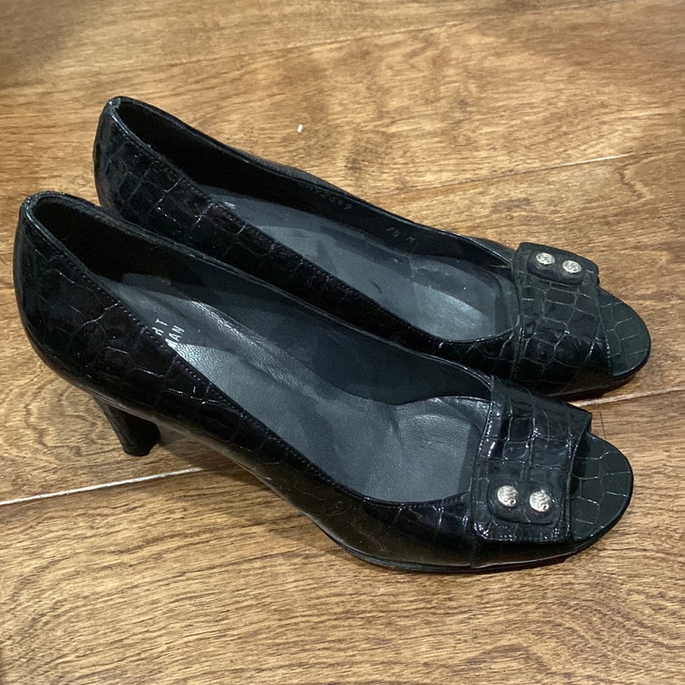 Stuart Weitzman Black Patent Croc Pattern Heels 7… - image 3